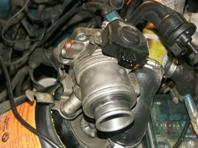 PICT0010-throttle-housing.JPG